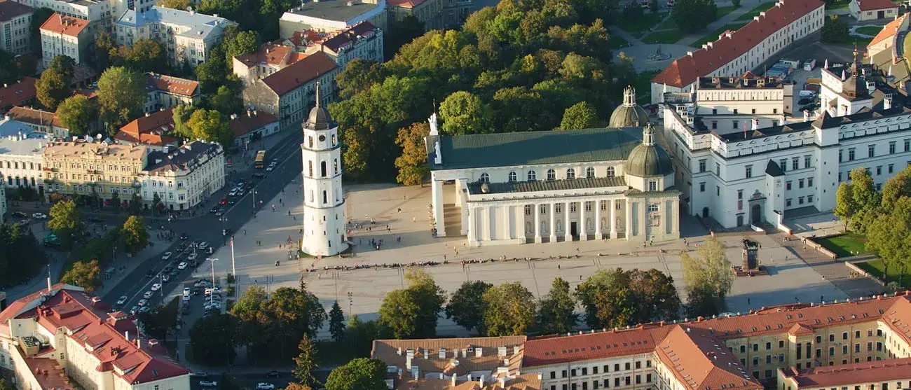 Cidade Velha de Vilnius, Vista aérea Catedral e Palácio dos Grandes Duques da Lituânia. Todos os principais símbolos representativos