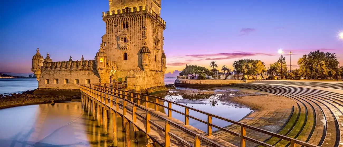 Lisboa, Portugal em Torre de Belém no rio Tejo.
