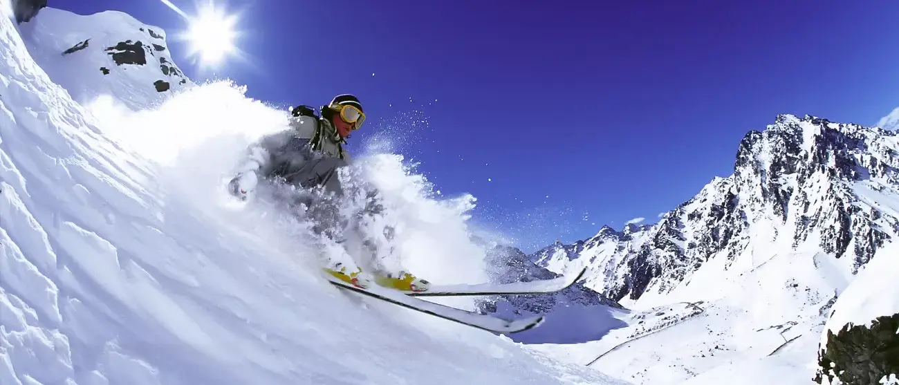 Portillo é um resort popular do inverno nas montanhas dos Andes