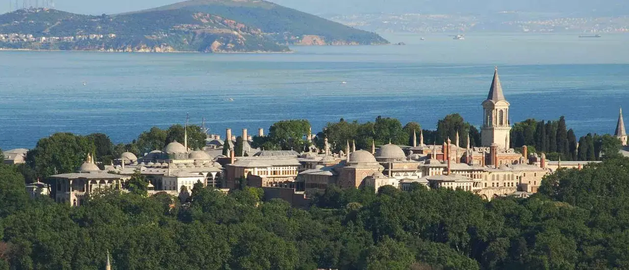 Palácio de Topkapi vista de longe, Istambul, Turquia