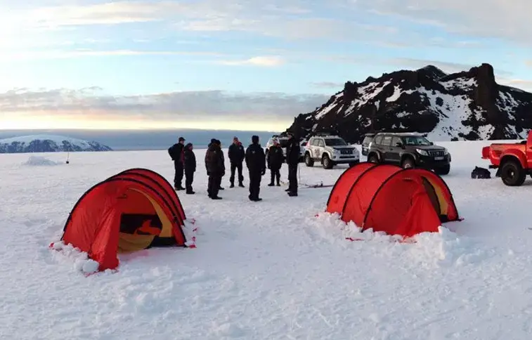 Pacote de viagem Acampamento Glacial e Aurora Boreal