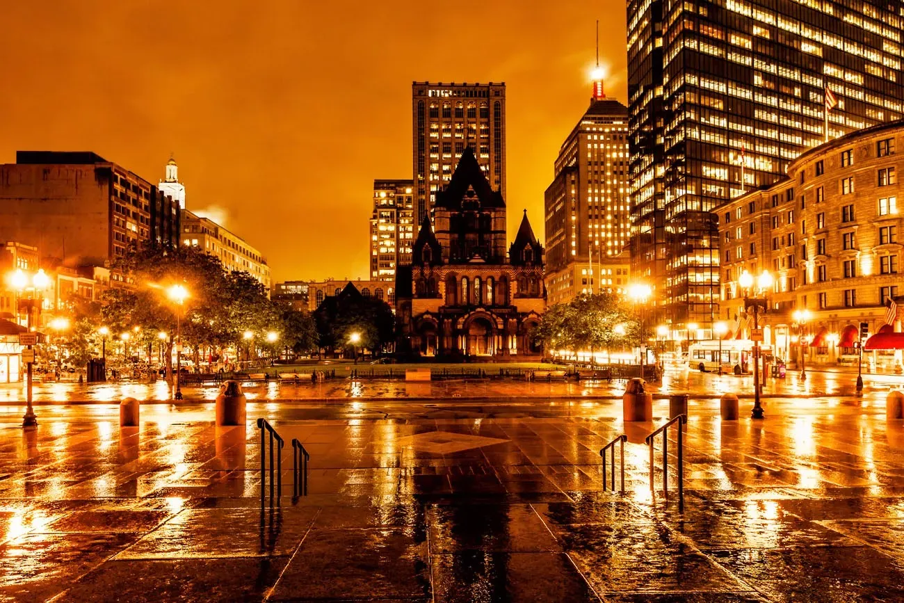 Pessoa em camelo no deserto