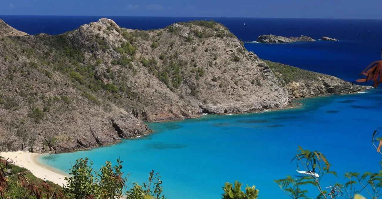 Pessoa em camelo no deserto