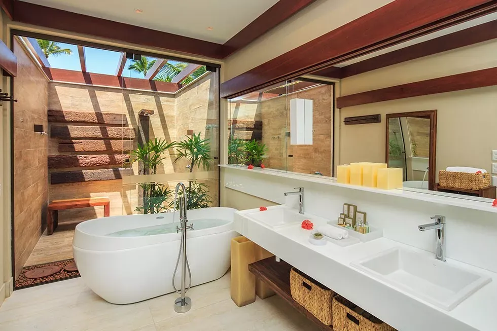 Pessoa em camelo no deserto