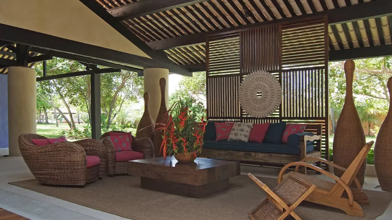 Pessoa em camelo no deserto