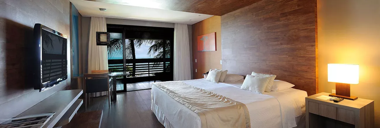 Pessoa em camelo no deserto