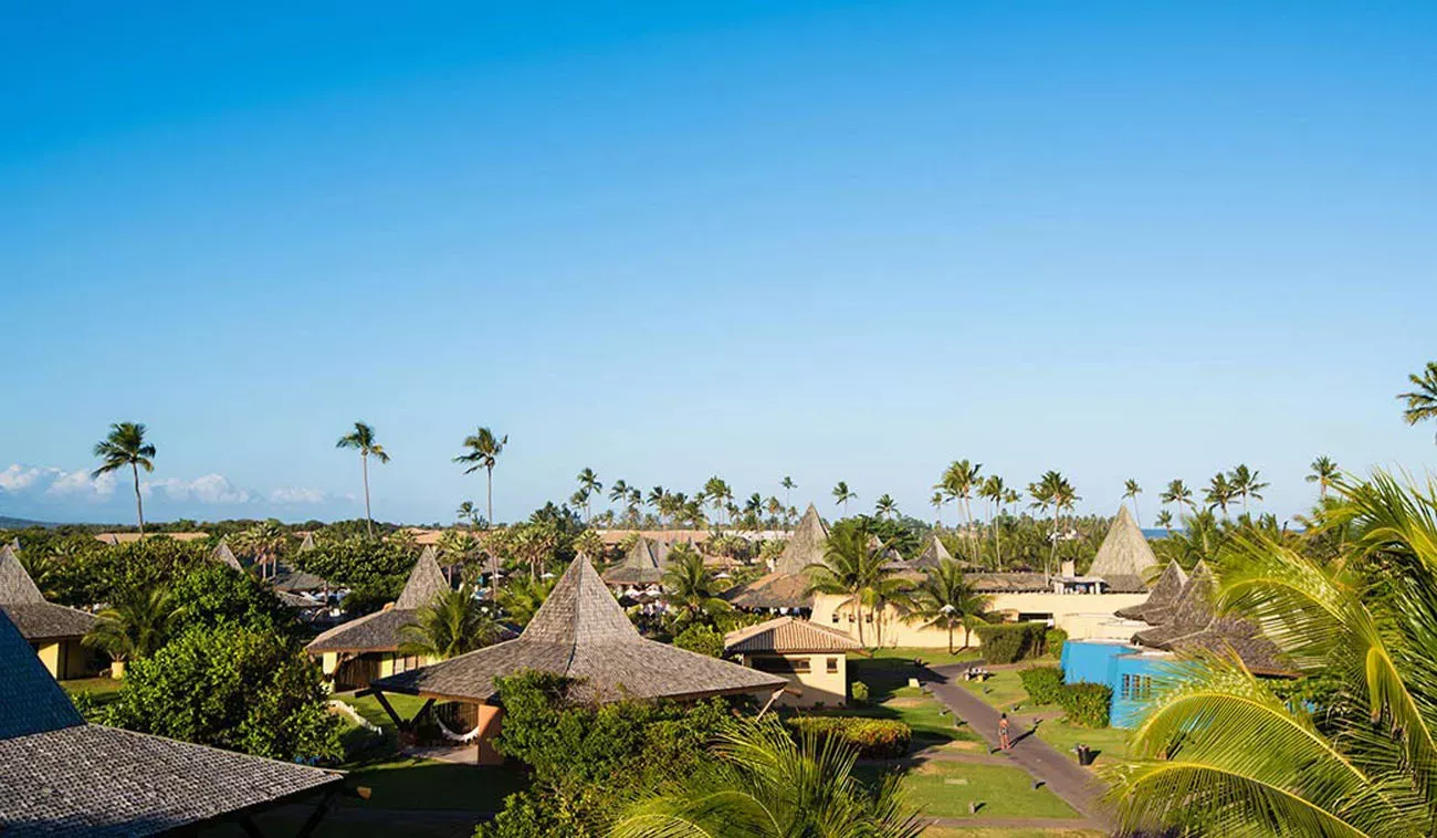 Pessoa em camelo no deserto