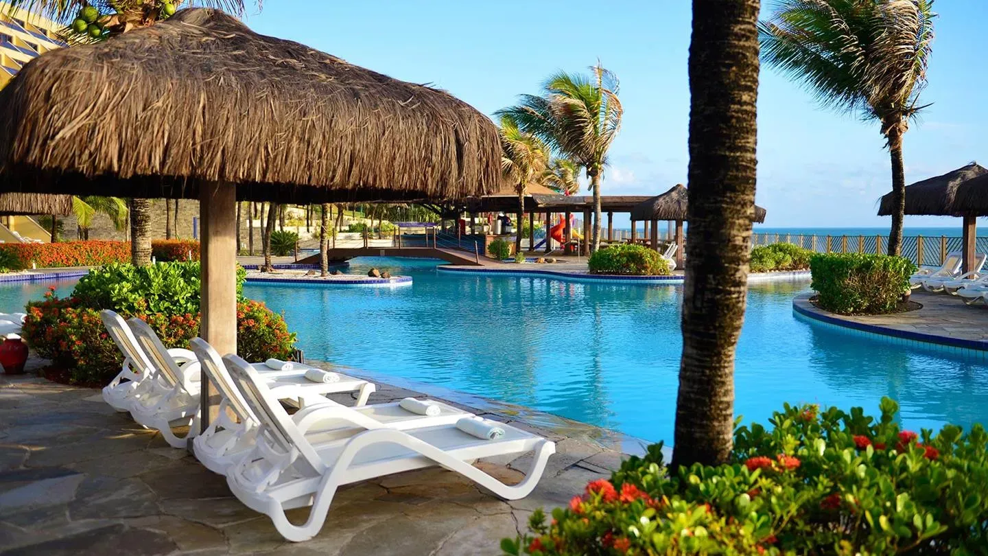 Pessoa em camelo no deserto