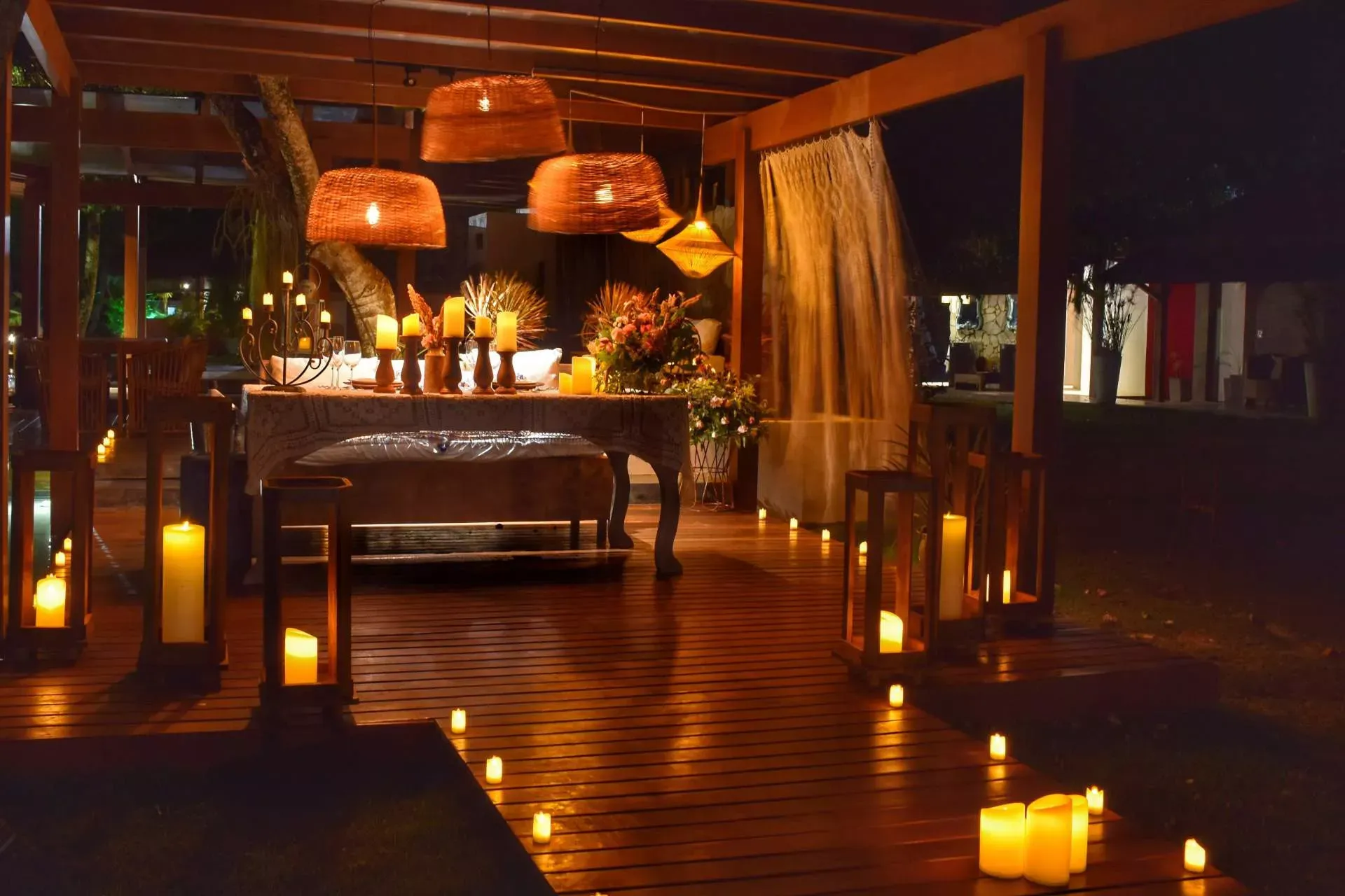 Pessoa em camelo no deserto