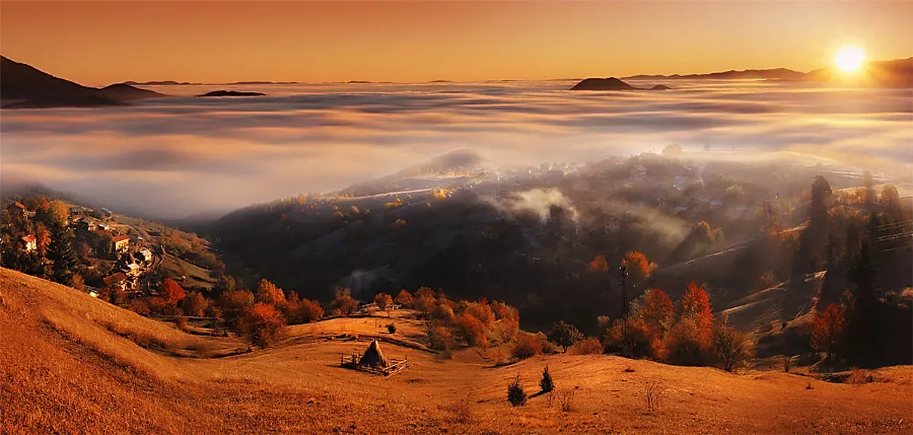 Pessoa em camelo no deserto