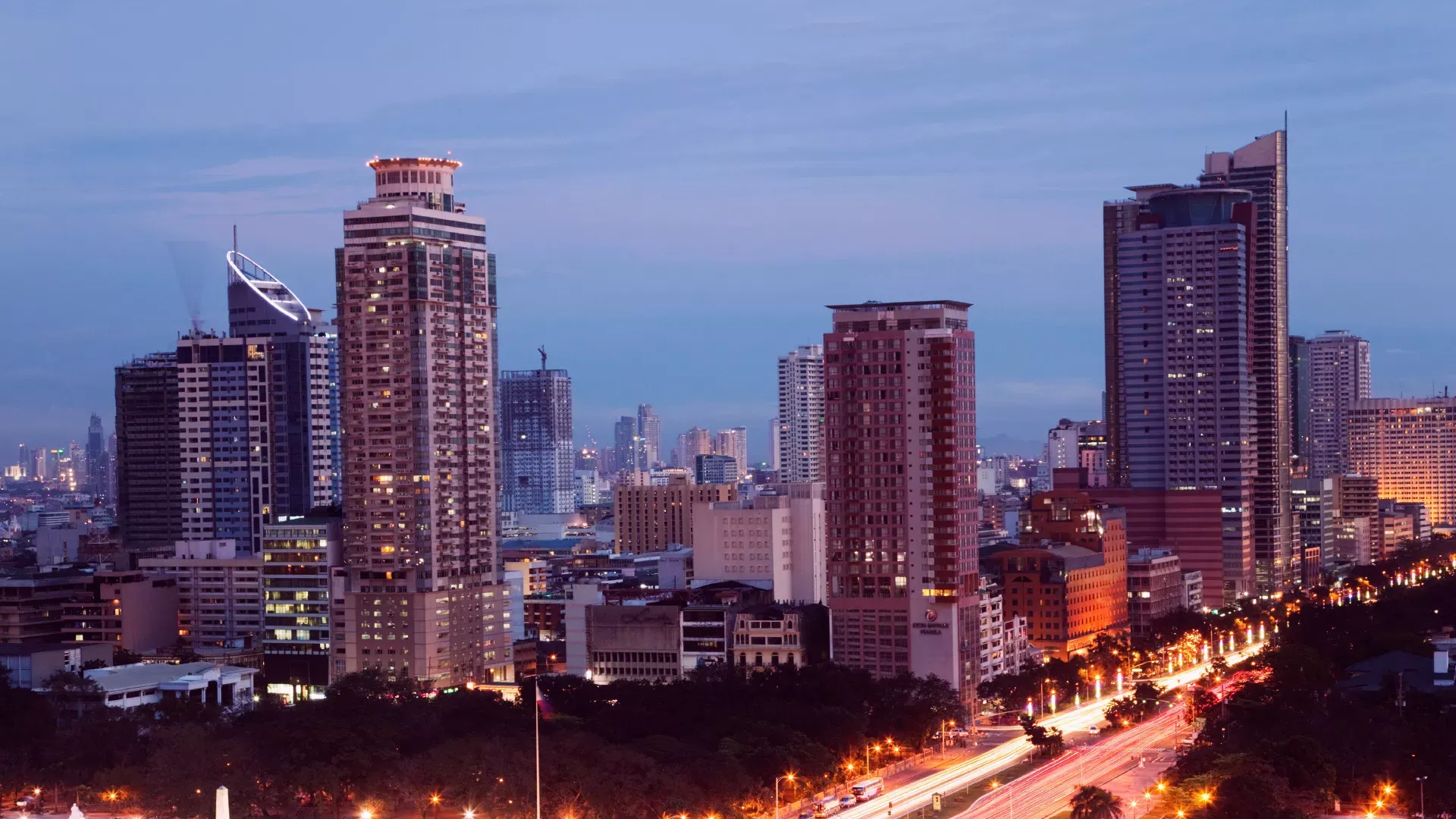 Pessoa em camelo no deserto