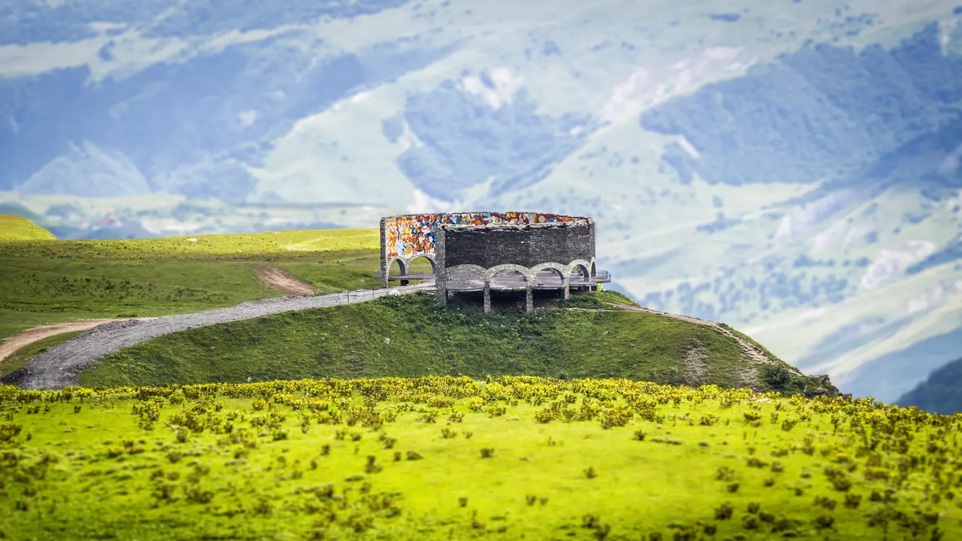 Pessoa em camelo no deserto