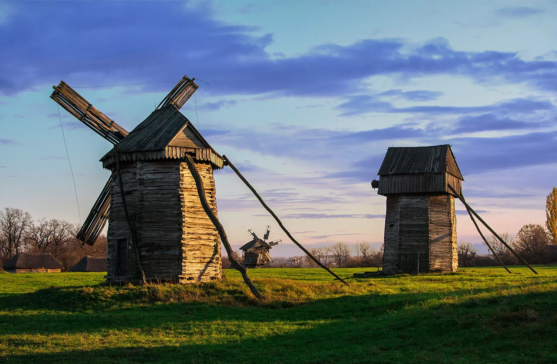 Pessoa em camelo no deserto