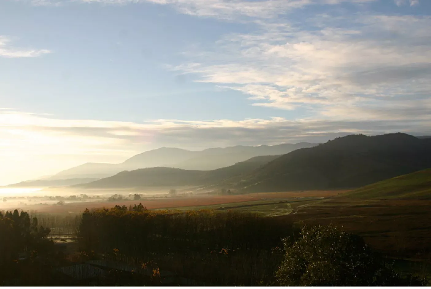 Pessoa em camelo no deserto