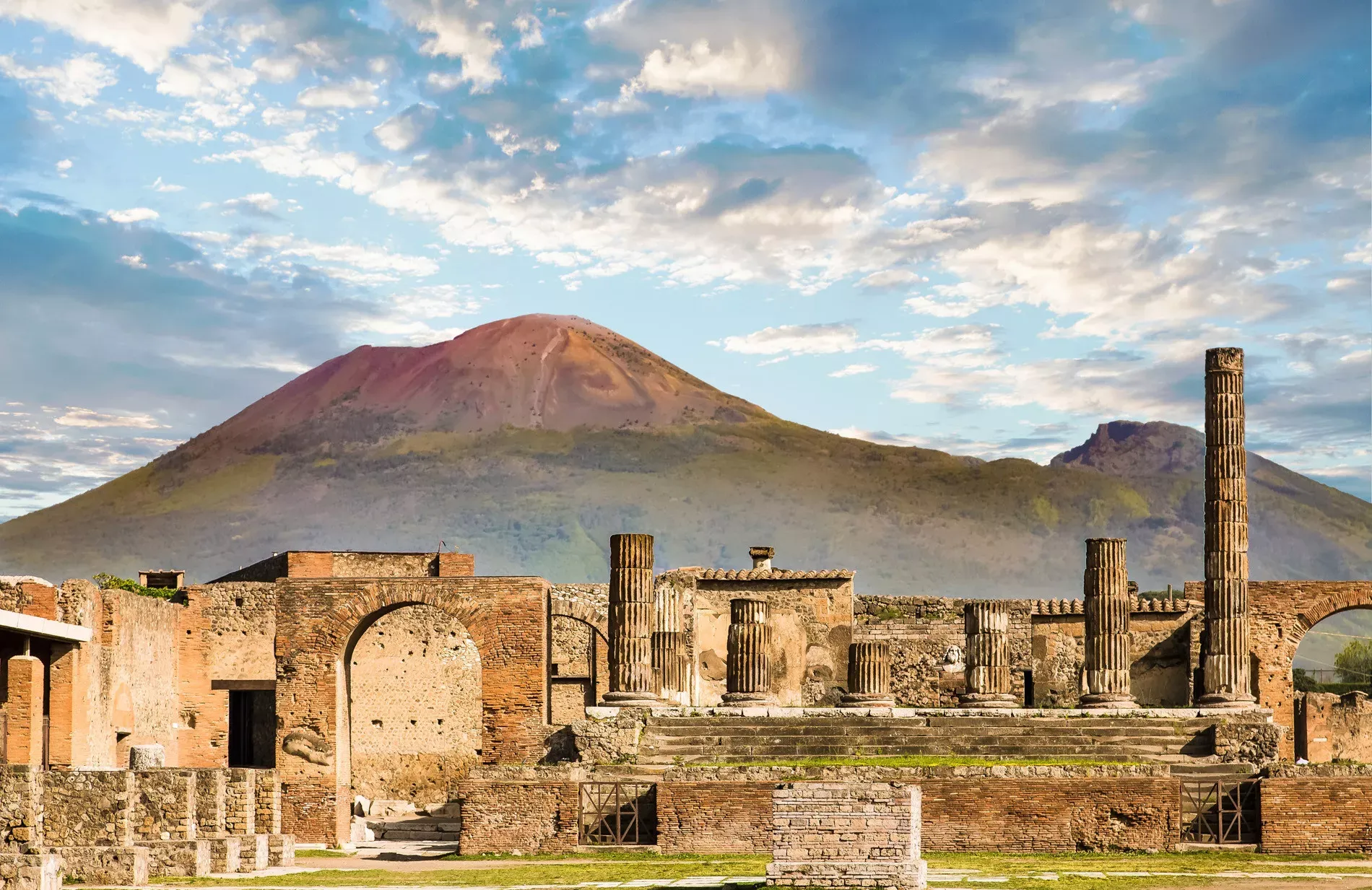 Pompeia com Monte Vesuvio, Itália