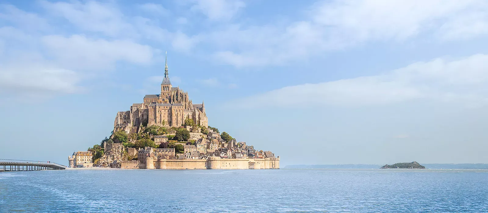 Pessoa em camelo no deserto