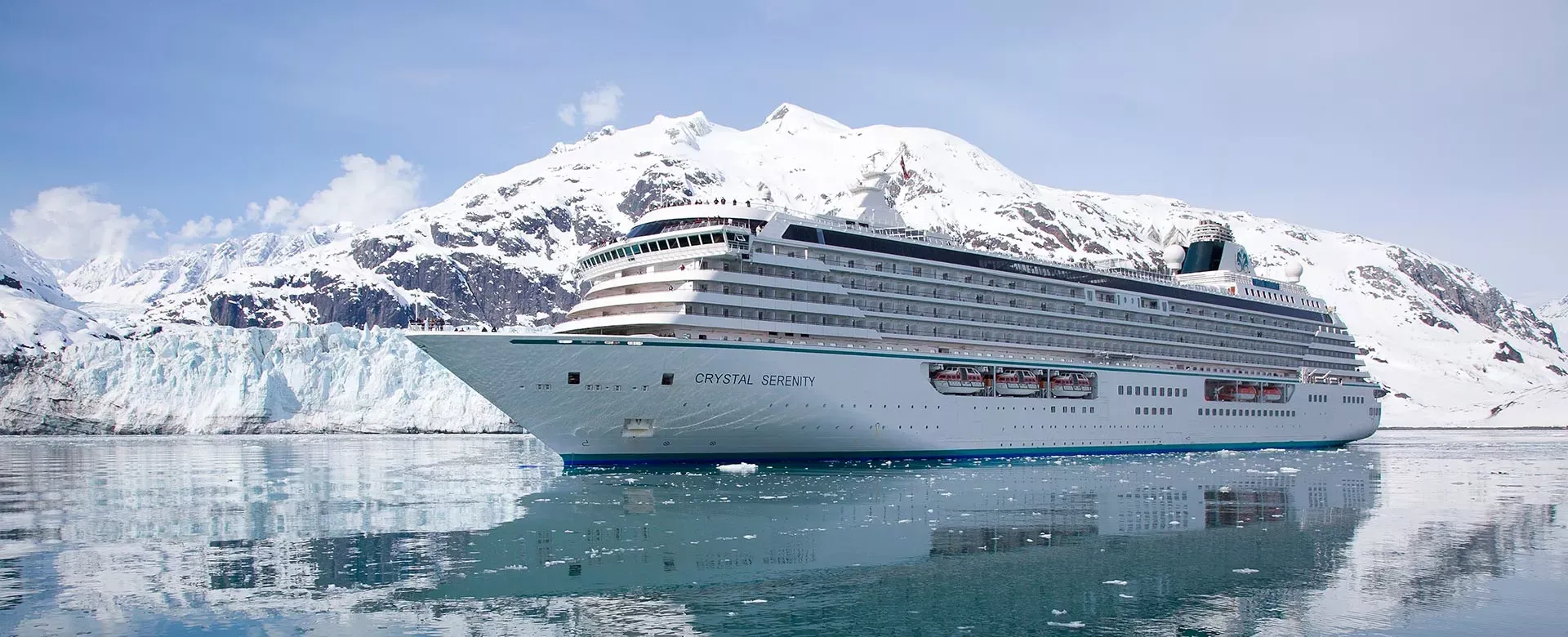 Pessoa em camelo no deserto