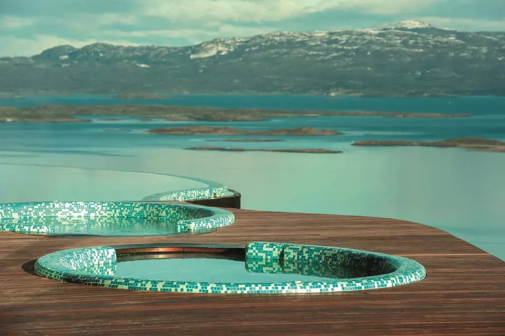 Pessoa em camelo no deserto