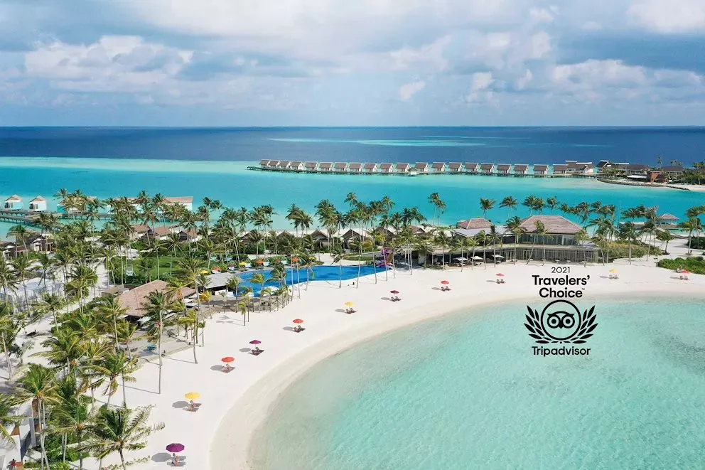 Pessoa em camelo no deserto