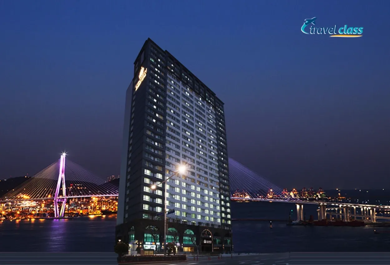 Pessoa em camelo no deserto