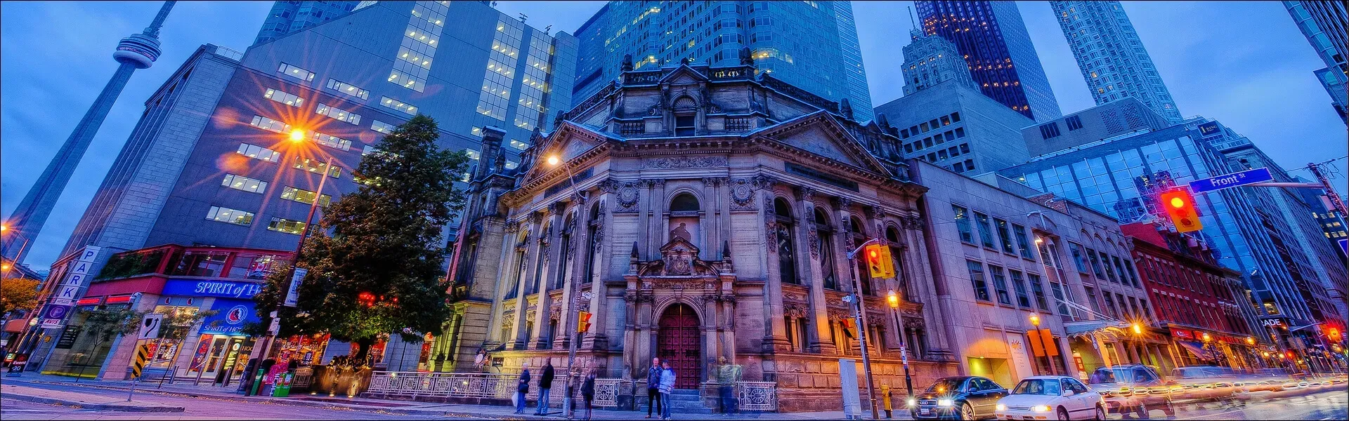 Pessoa em camelo no deserto