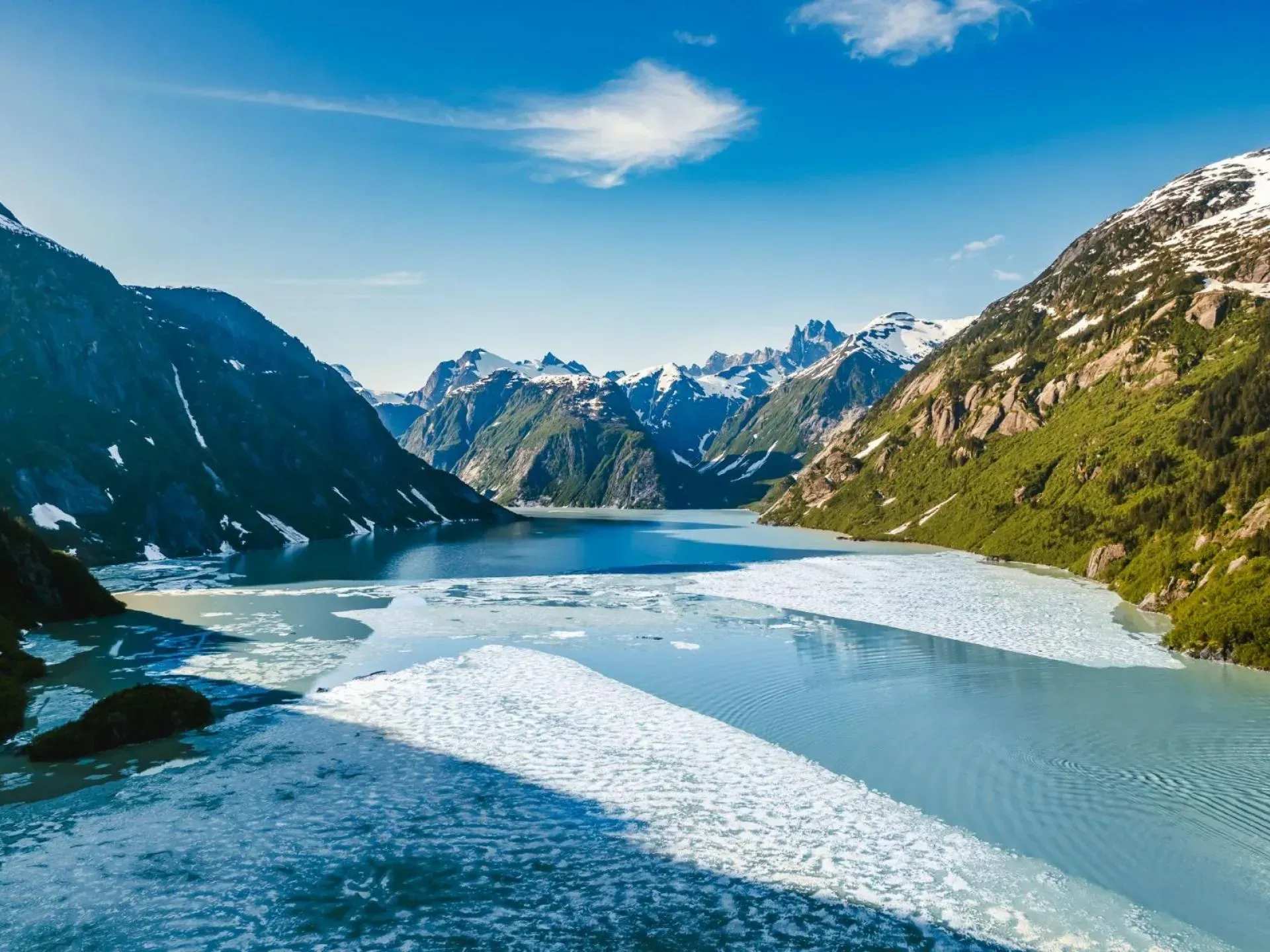 Pessoa em camelo no deserto