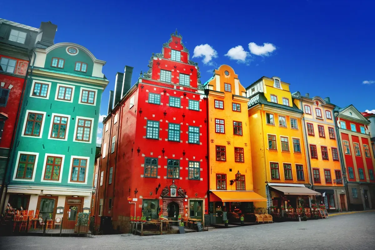 Pessoa em camelo no deserto