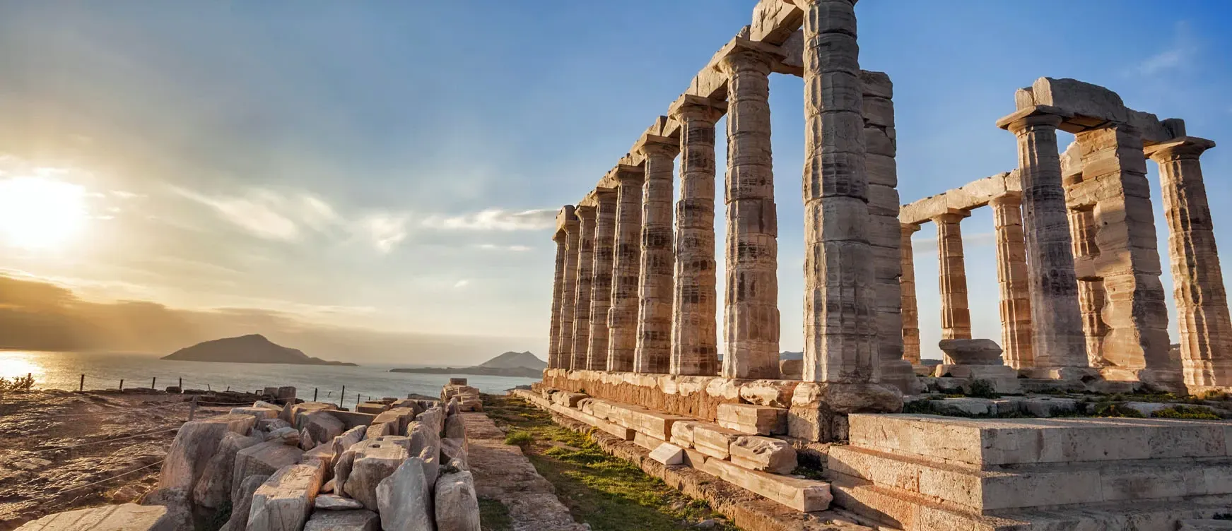 Pessoa em camelo no deserto