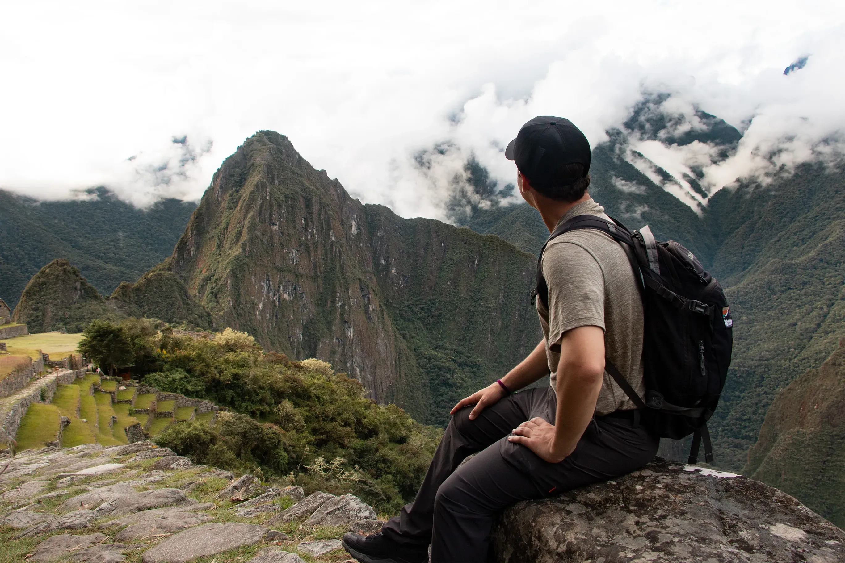 Pessoa em camelo no deserto