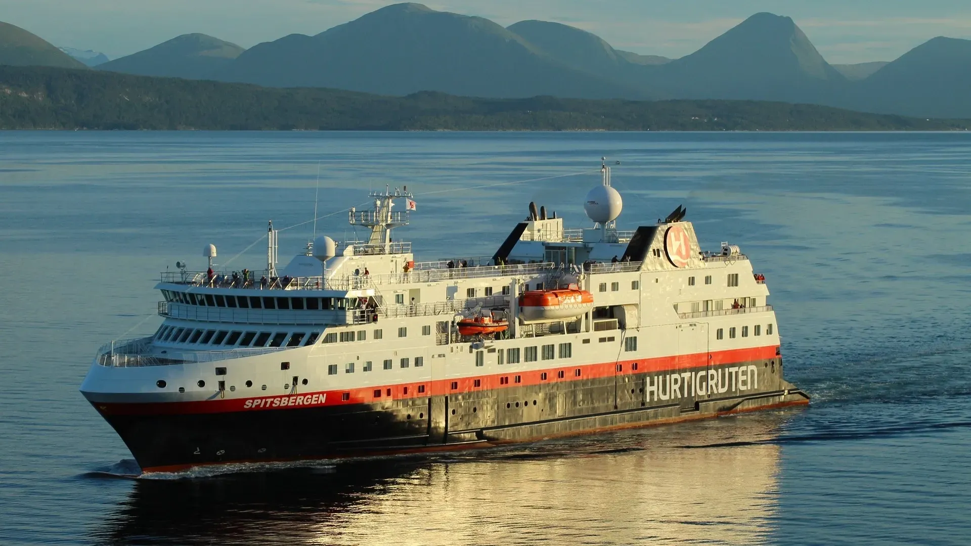 Terras da Noruega & Hurtigruten