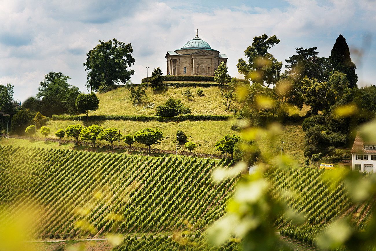 Pessoa em camelo no deserto
