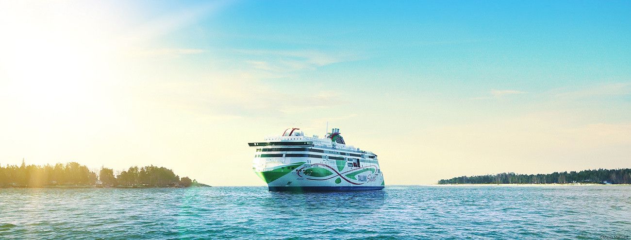 Pessoa em camelo no deserto