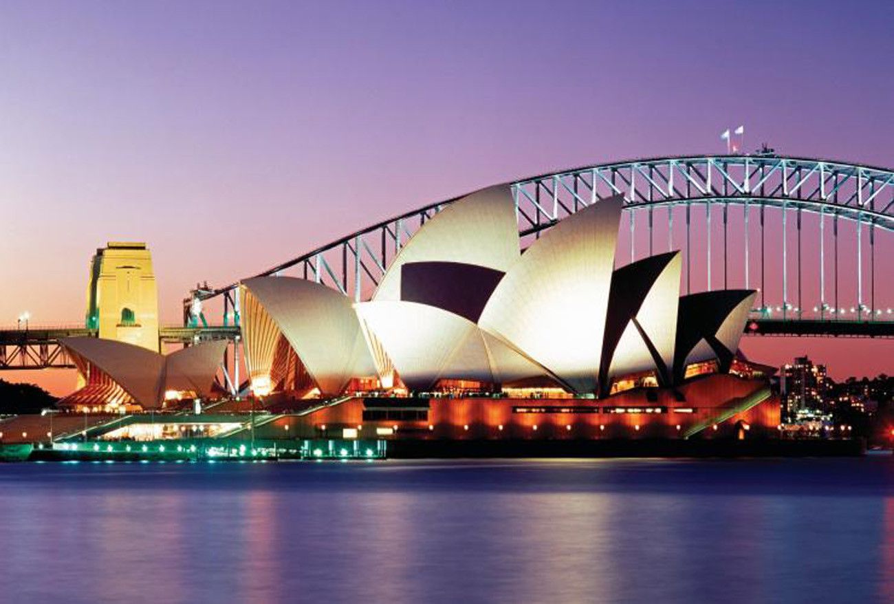 Pessoa em camelo no deserto