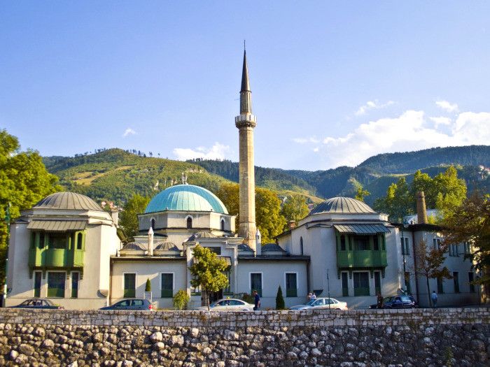 Pessoa em camelo no deserto