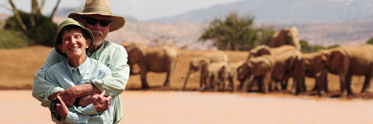 Pessoa em camelo no deserto