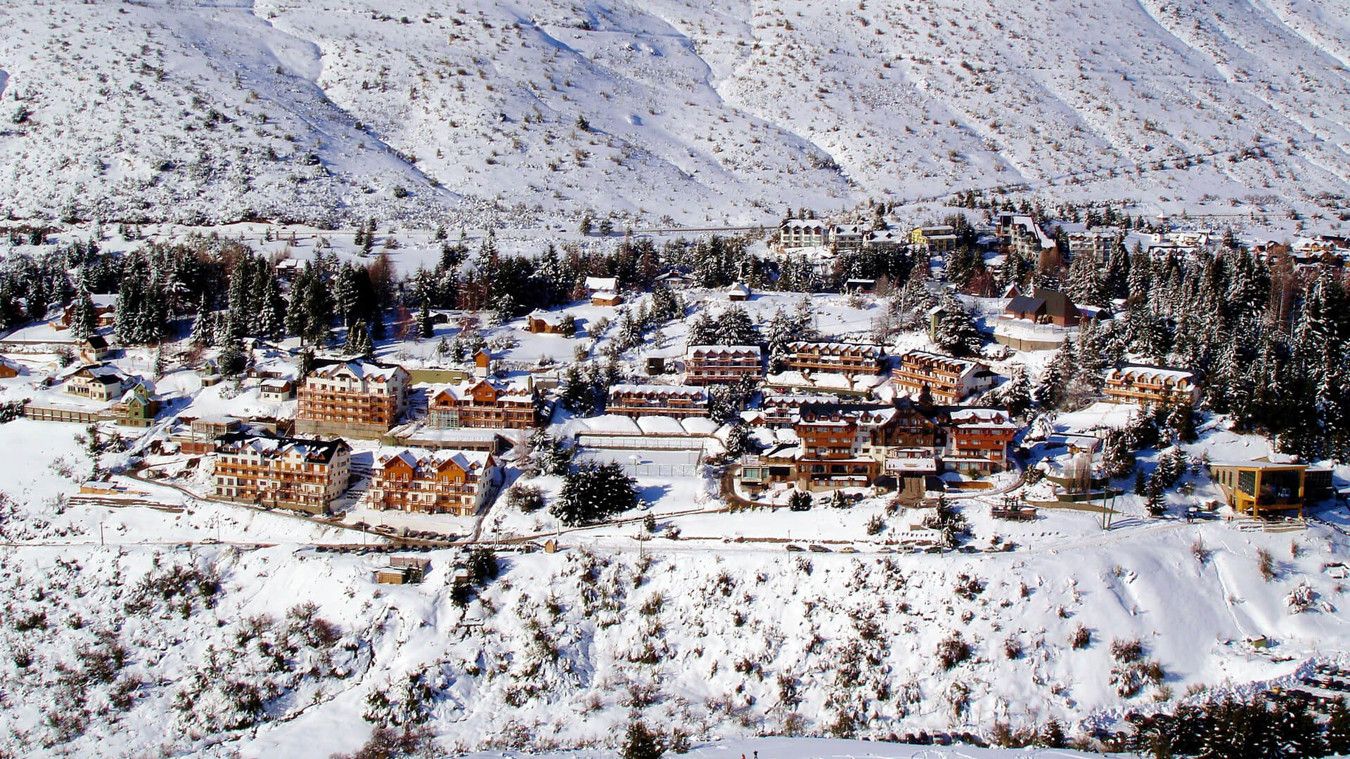 Pessoa em camelo no deserto