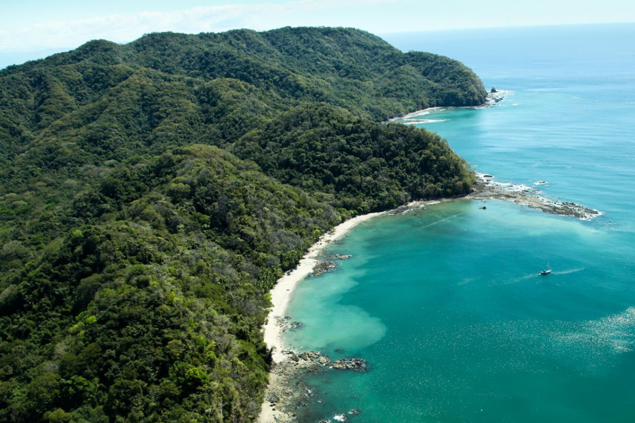 Floresta montanhas cobertaticar-se para o Golfo de Nicoya