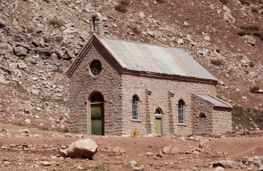 Igreja na Cordilheira dos andes em Mendoza