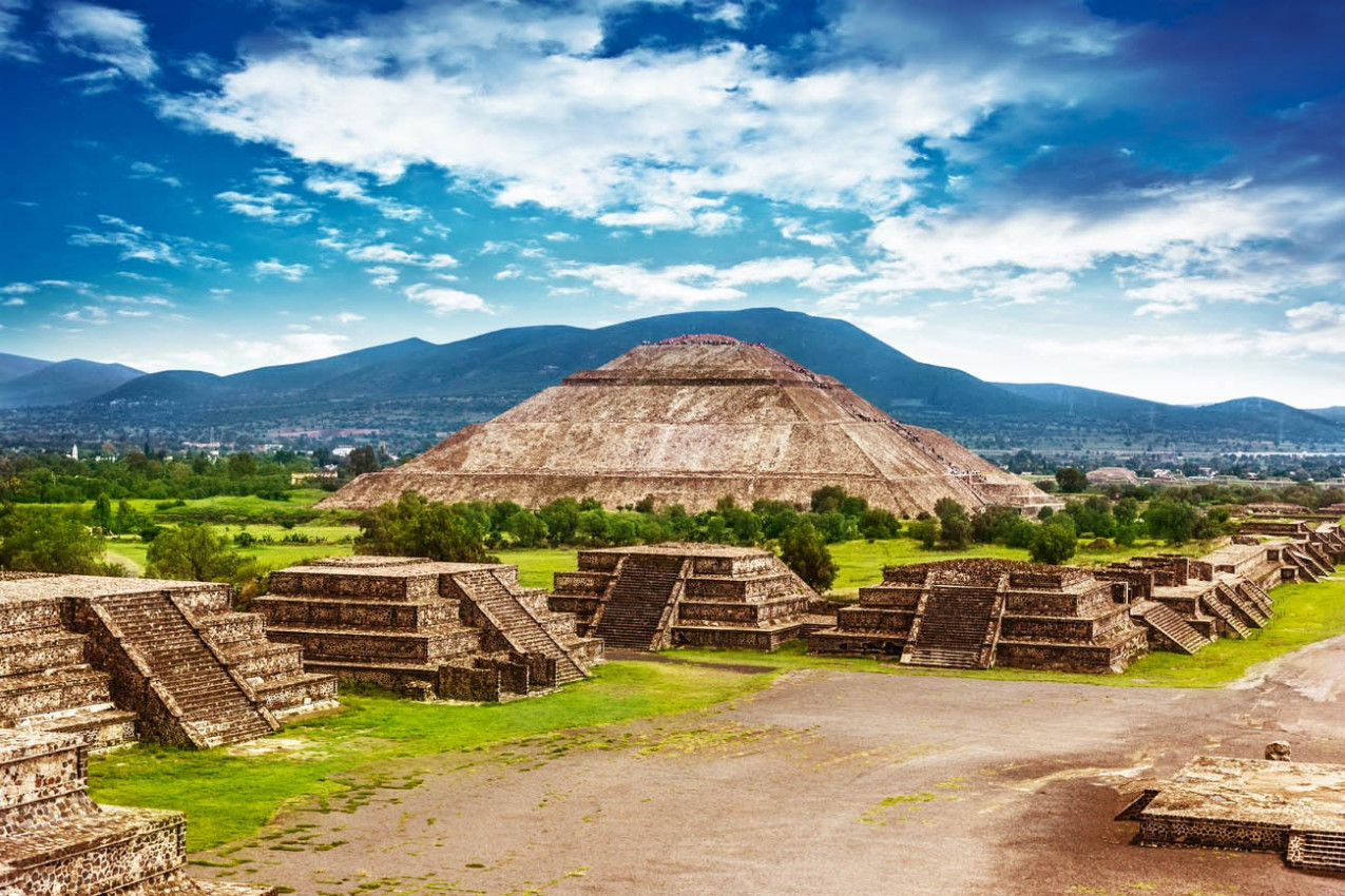 Piramides do sol e da lua na Avenue of the Dead Cidade do Mexico