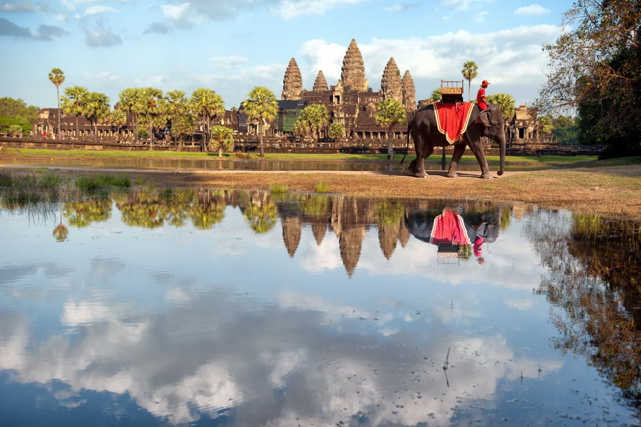 Angkor wat khmer templo fotografia de paisagem com elefante. Camboja