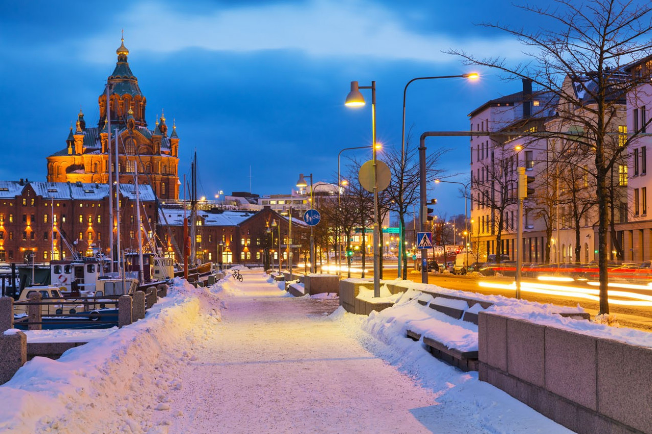 Cenário do inverno na cidade velha de Helsinki, Finlândia