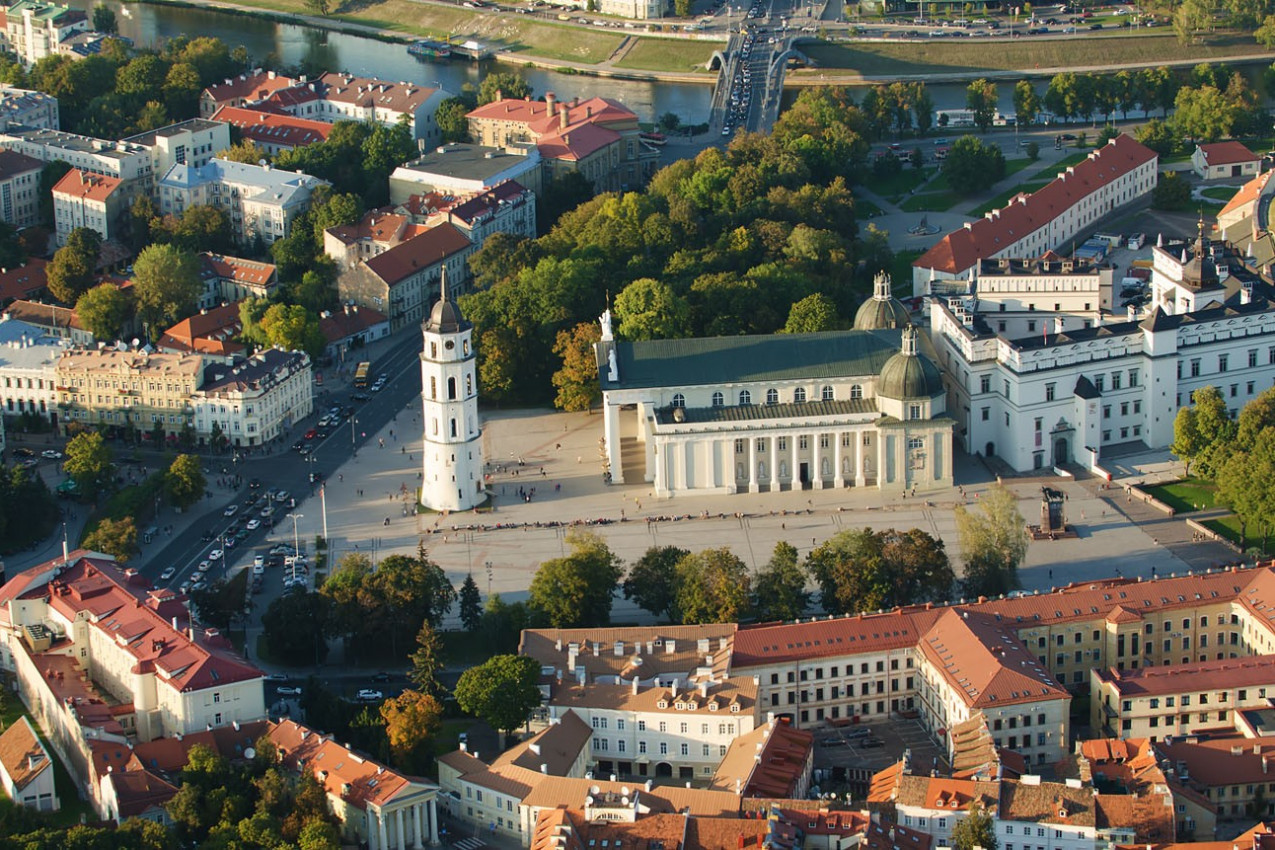 Cidade Velha de Vilnius, Vista aérea Catedral e Palácio dos Grandes Duques da Lituânia. Todos os principais símbolos representativos