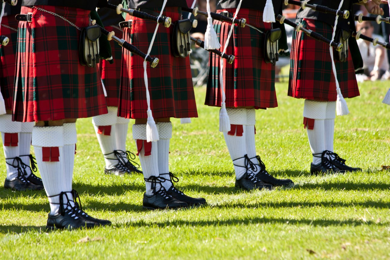 Detalhe de kilts escoceses originais, durante os jogos Highlands