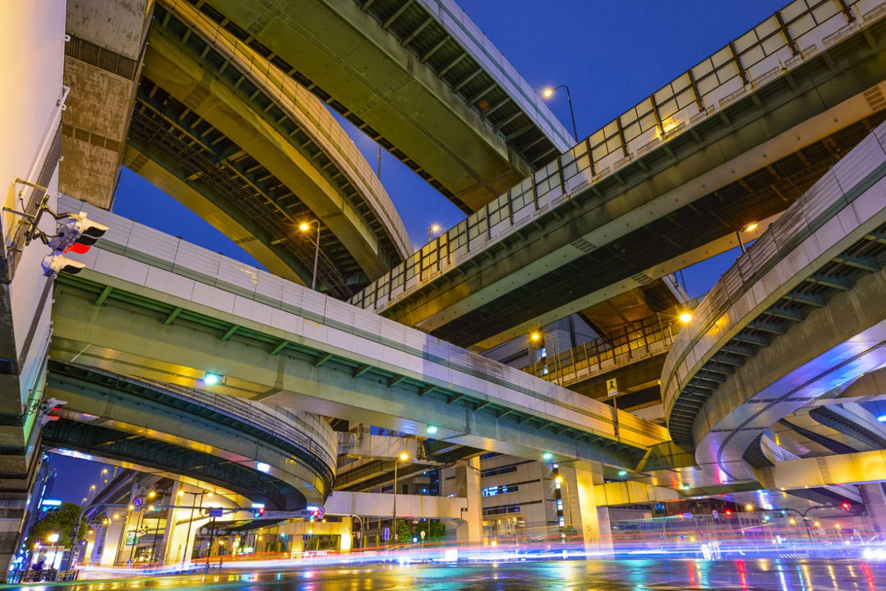 Estradas elevadas em Osaka, Japão.