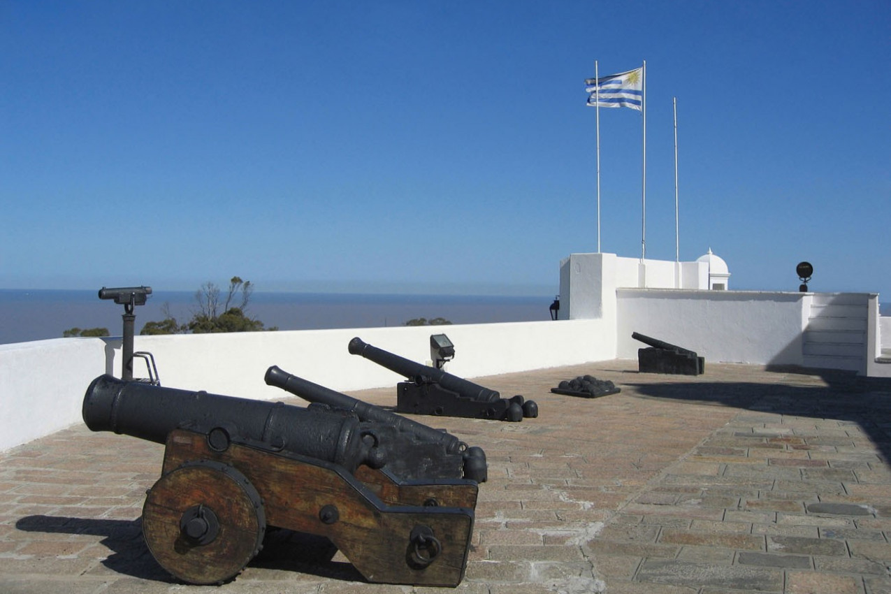 Forte com uma visão estratégica da Baia Montevideo 