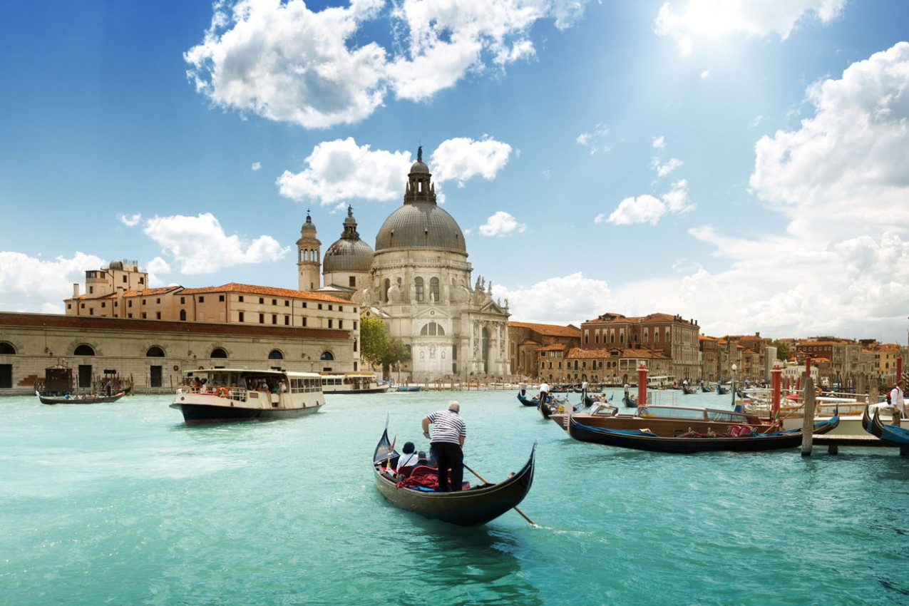 Grand Canal e da Basílica de Santa Maria della Salute, Veneza, Itália