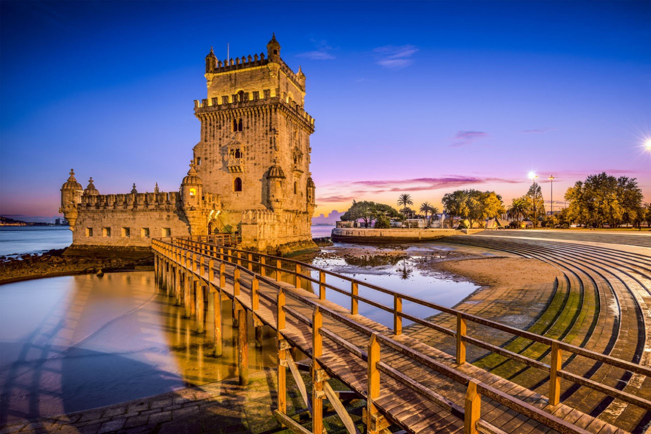 Lisboa, Portugal em Torre de Belém no rio Tejo.