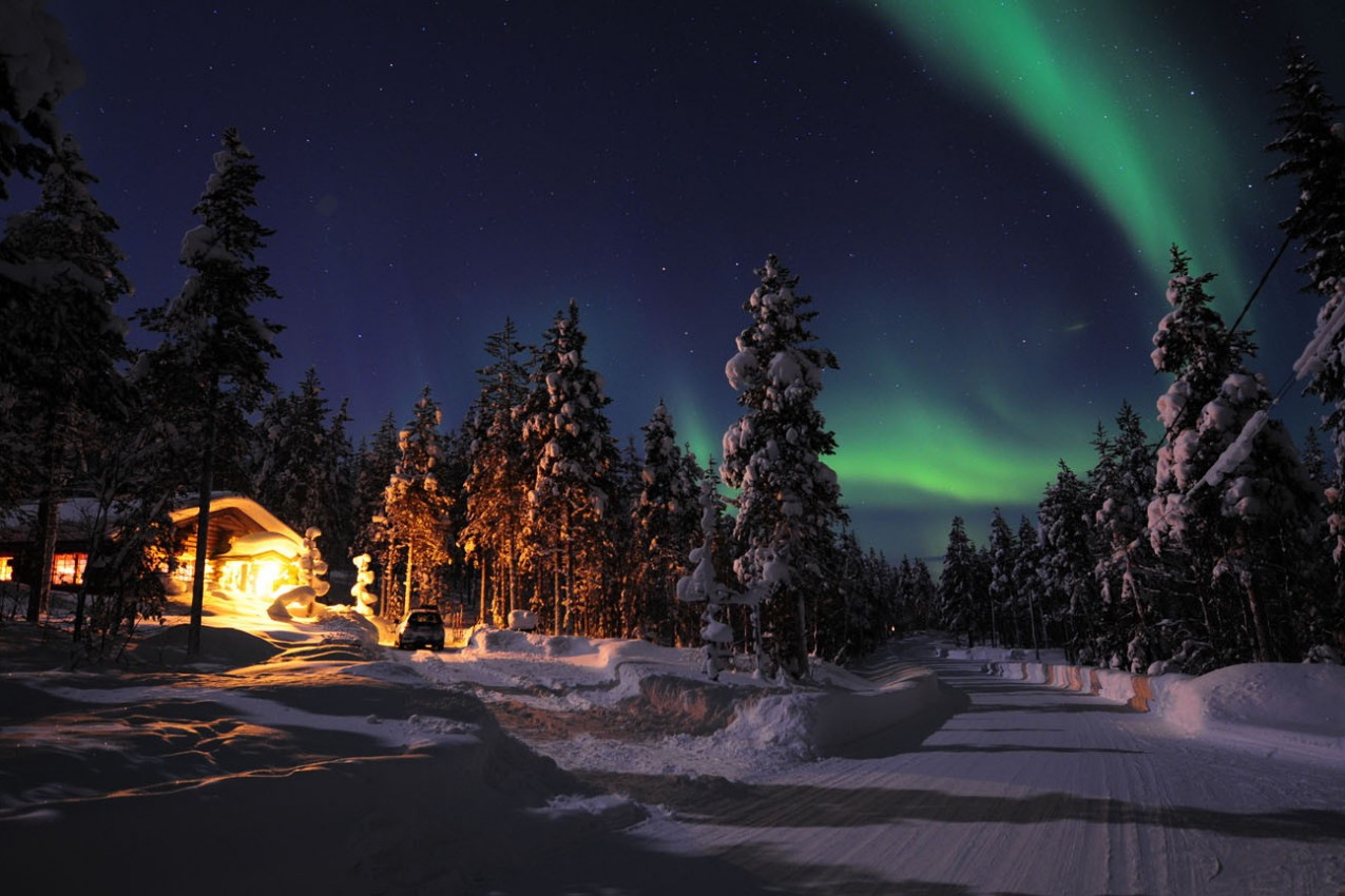 Luzes da Aurora Boreal no norte da Laponia