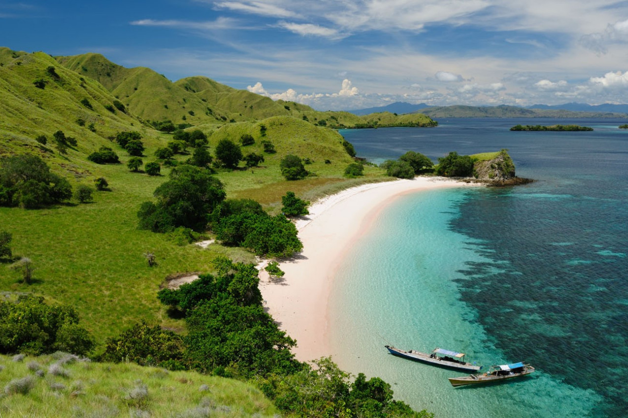 Parque Nacional de Komodo - isladnds paraíso para o mergulho e a exploração. O destino turístico mais popular na Indonésia, Nusa Tenggara.