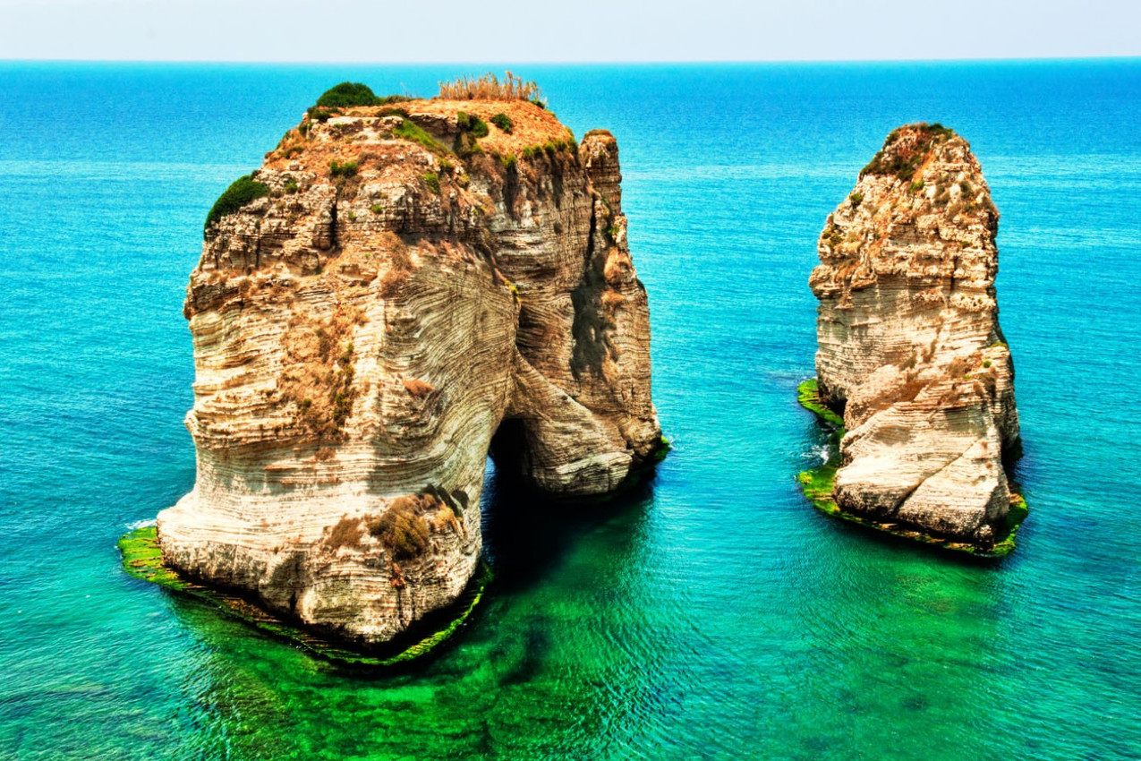 Pigeon Rocks um marco de Beirute e um destino muito popular para os moradores e turistas